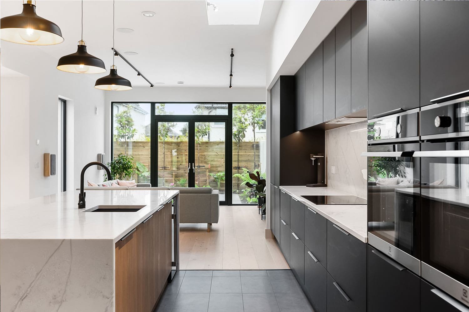 Inviting the outside in with a light & modern kitchen design